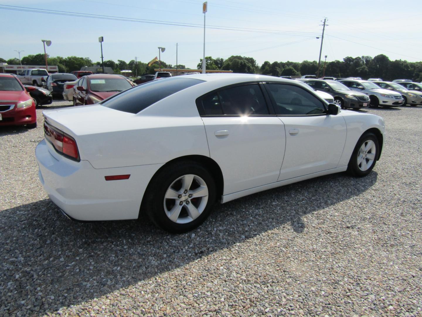 2014 White /Tan Dodge Charger SE (2C3CDXBG6EH) with an 3.6L V6 DOHC 24V engine, Automatic transmission, located at 15016 S Hwy 231, Midland City, AL, 36350, (334) 983-3001, 31.306210, -85.495277 - Photo#7